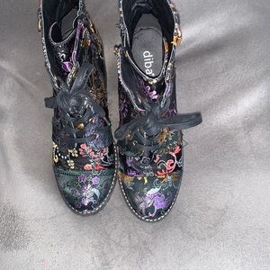 Women platform multi color zip boots good condition
